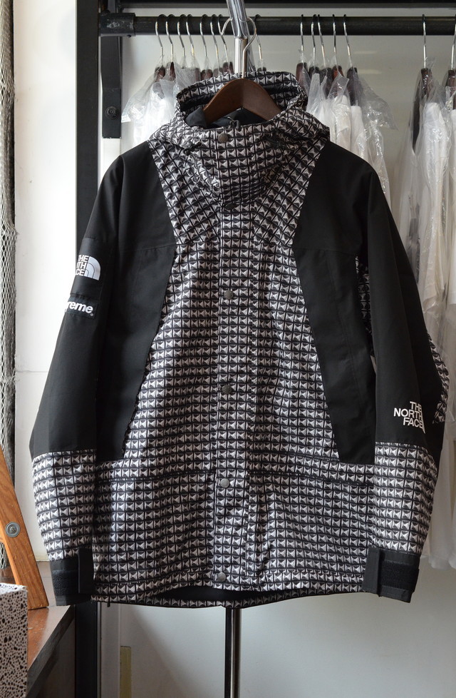 Supreme The North Face Studded Mountain Light Jacket