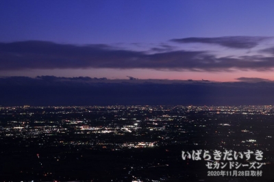 筑波山 男体山 コマ展望台レストランから望む夜景。