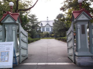 旧奈良女子高等師範学校正門