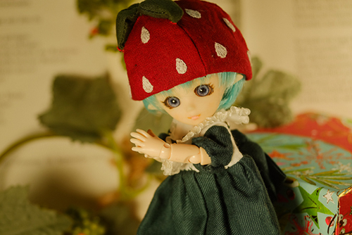 PARABOX・プチフェアリーをメイクした、ふうちゃん。イチゴのお洋服を着て、イチゴの妖精さんになりました。