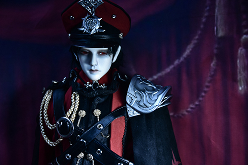 「帝都物語」の加藤保憲としてお迎えした、Ringdoll、Dracula-Style B。宵闇に沈んでいる赤い瞳。