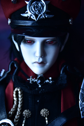 「帝都物語」の加藤保憲としてお迎えした、Ringdoll、Dracula-Style B。宵闇に沈んでいる赤い瞳。