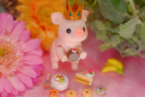 ツバキアキラが撮った、Oh! Duck Farm・Ton Tonのトット。王冠をかぶって、お菓子の国の王様になった、トット。