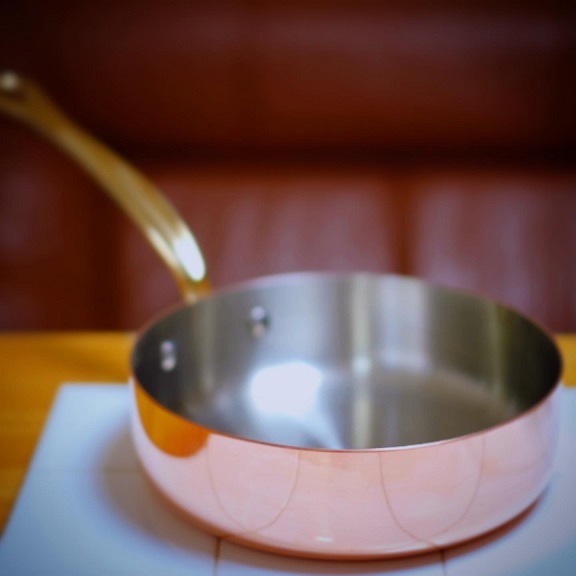 銅もーびる鍋