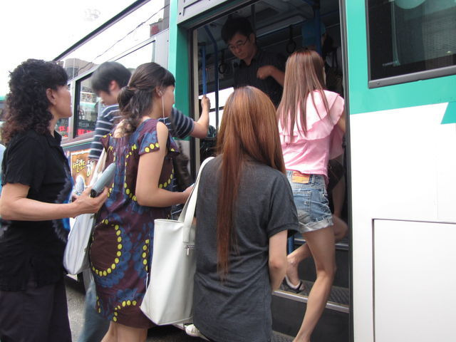 韓国のバスは乗る扉が二つ？降りる前に乗ってくる韓国人