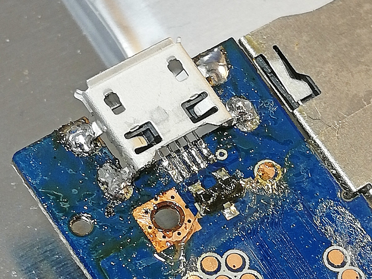 Micro USB Type-B コネクタの修理 - ＣＢな日々