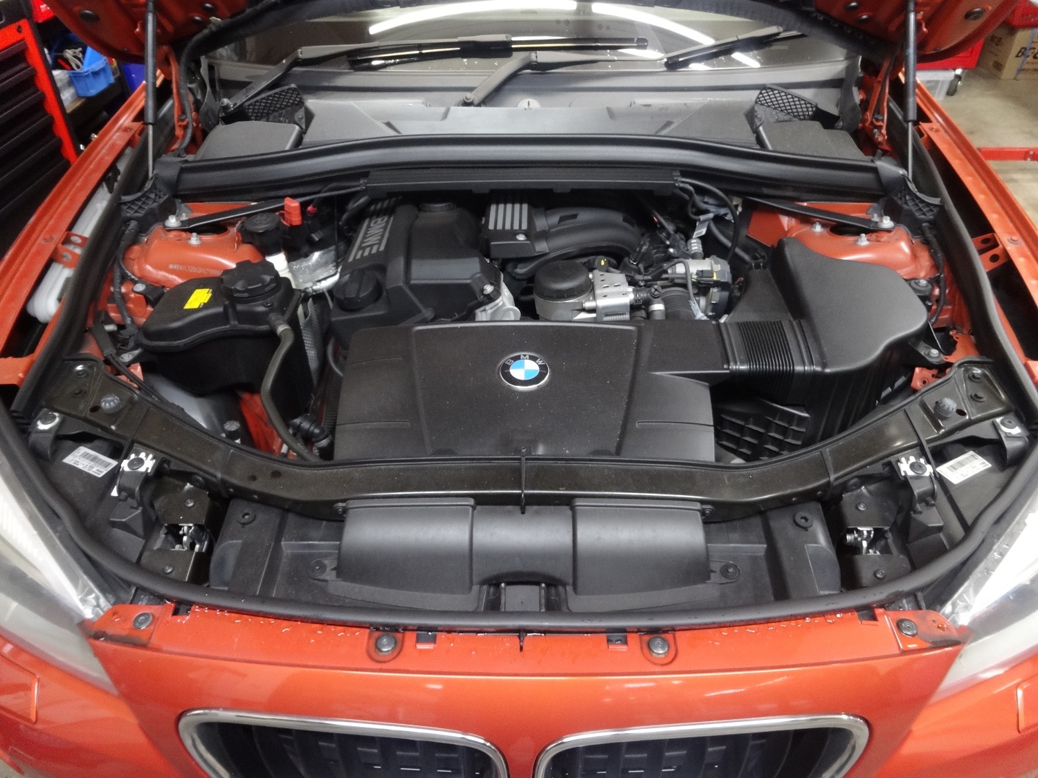 BMW X1 E84 メンテナンス(車検整備・エンジン整備・ブレーキ整備) | アストンマーティン・ポルシェ・外車・輸入車販売・車検・整備・点  検・修理・ASTONMARTIN・PORSCHE